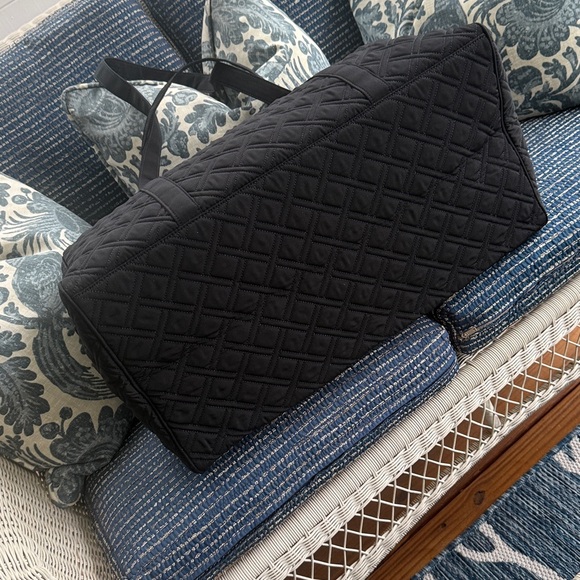 Vera Bradley Large Duffel Classic Black Travel Bag with Zipper - NWT/Retail $99 - Picture 8 of 13